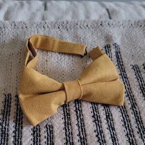 Elegant Gold Bow Tie for Men